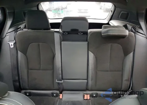 2021 Volvo Xc40 T5 R-Design z USA, uszkodzony, nr VIN YV4162UM2M2396838